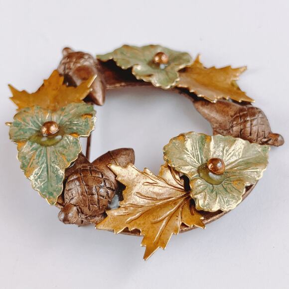 VTG Mid Century Wreath Brooch Acorn Leaf Enamel Fall Jewelry 1950s Pin - Picture 3 of 10